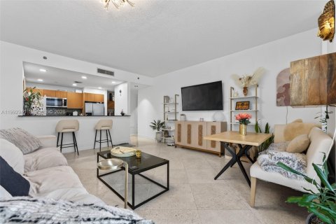 Condominio en venta en Miami, Florida, 1 dormitorio, 78.32 m2 № 2055950 - foto 3