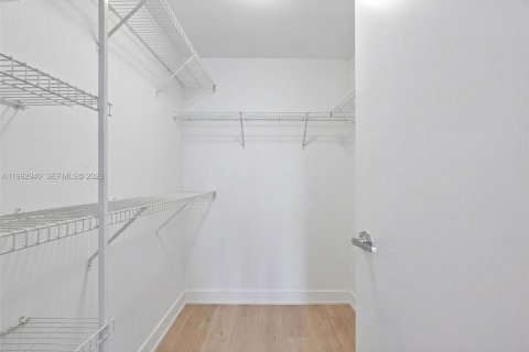 Condominio en venta en Miami, Florida, 1 dormitorio, 78.32 m2 № 2055950 - foto 11