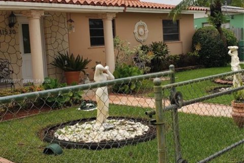 Casa en alquiler en Miami, Florida, 3 dormitorios, 238.2 m2 № 2044945 - foto 2