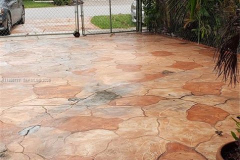 Casa en alquiler en Miami, Florida, 3 dormitorios, 238.2 m2 № 2044945 - foto 6