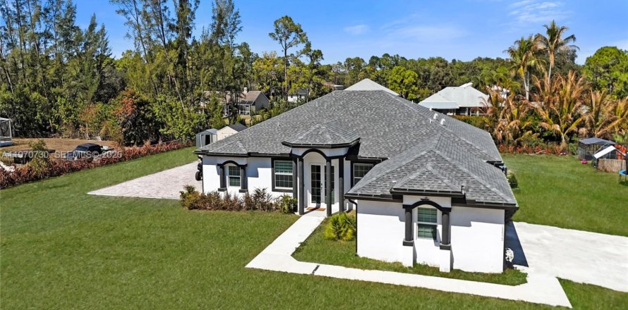 Casa en Loxahatchee Groves, Florida 5 dormitorios № 2033140