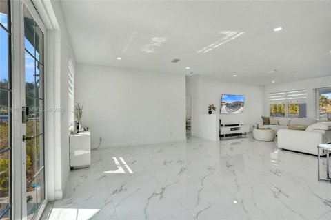 Casa en venta en Loxahatchee Groves, Florida, 5 dormitorios № 2033140 - foto 14