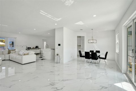 Casa en venta en Loxahatchee Groves, Florida, 5 dormitorios № 2033140 - foto 10