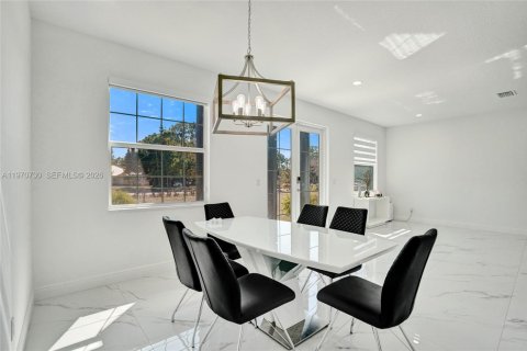 Casa en venta en Loxahatchee Groves, Florida, 5 dormitorios № 2033140 - foto 13