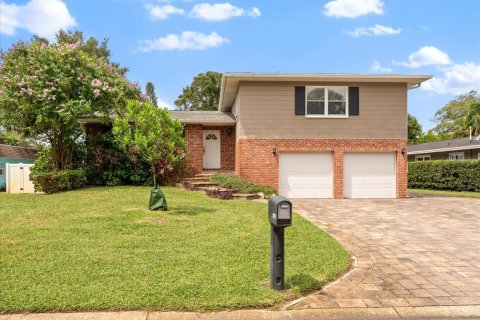 Casa en venta en Seminole, Florida, 3 dormitorios, 167.04 m2 № 1402178 - foto 1
