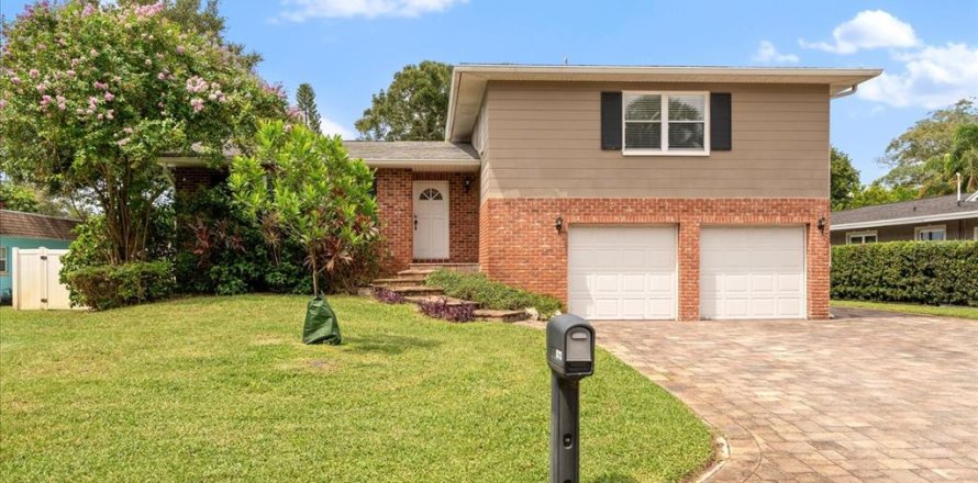 Casa en Seminole, Florida 3 dormitorios, 167.04 m2 № 1402178