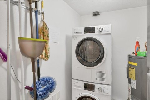 Copropriété à vendre à Sarasota, Floride: 2 chambres, 98.94 m2 № 1912585 - photo 23