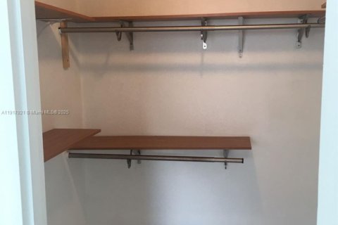 Condo in Doral, Florida, 2 bedrooms № 1972447 - photo 17