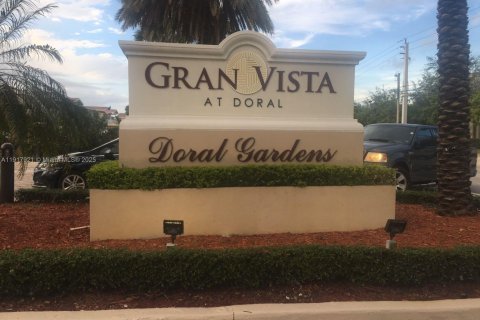 Condo in Doral, Florida, 2 bedrooms  № 1972447