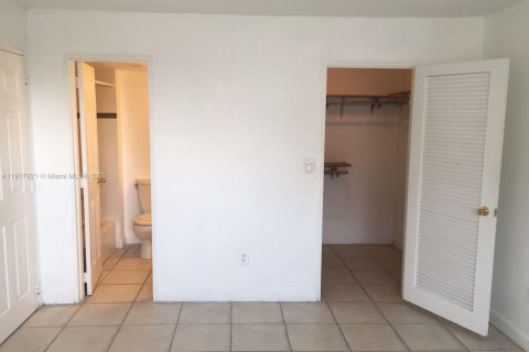 Condo in Doral, Florida, 2 bedrooms № 1972447 - photo 14