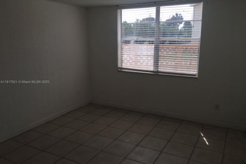Condo in Doral, Florida, 2 bedrooms № 1972447 - photo 9