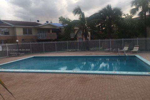 Condo in Doral, Florida, 2 bedrooms № 1972447 - photo 20