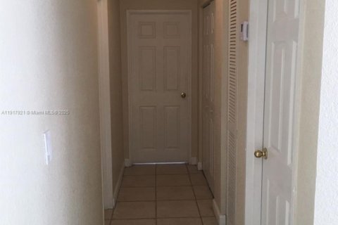 Condo in Doral, Florida, 2 bedrooms № 1972447 - photo 8