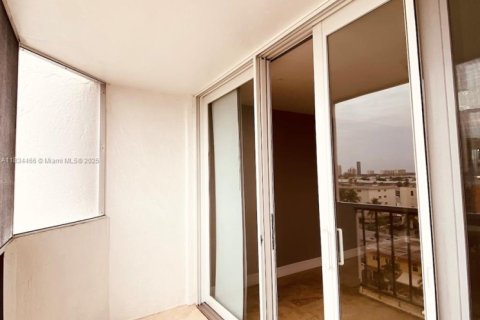 Condo in North Miami Beach, Florida, 1 bedroom  № 1818075 - photo 22