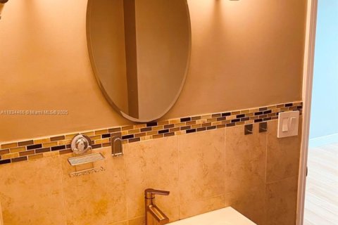 Condo in North Miami Beach, Florida, 1 bedroom  № 1818075 - photo 20