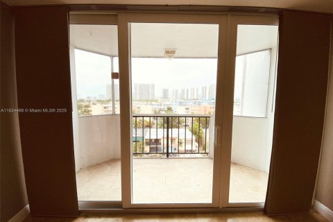 Condo in North Miami Beach, Florida, 1 bedroom  № 1818075 - photo 24