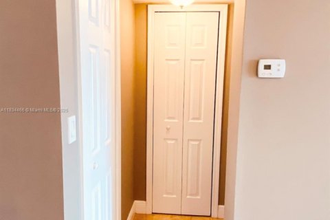 Condo in North Miami Beach, Florida, 1 bedroom  № 1818075 - photo 19
