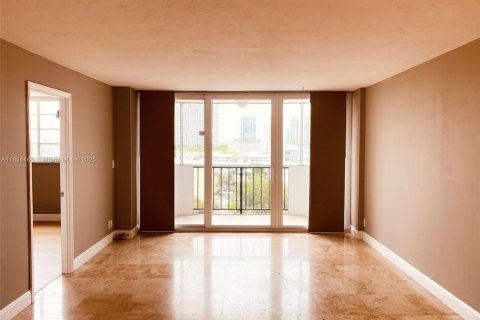 Condo in North Miami Beach, Florida, 1 bedroom  № 1818075 - photo 9
