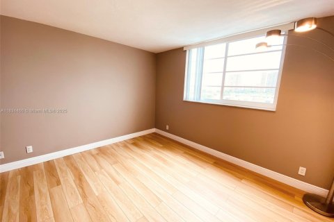 Condo in North Miami Beach, Florida, 1 bedroom  № 1818075 - photo 26