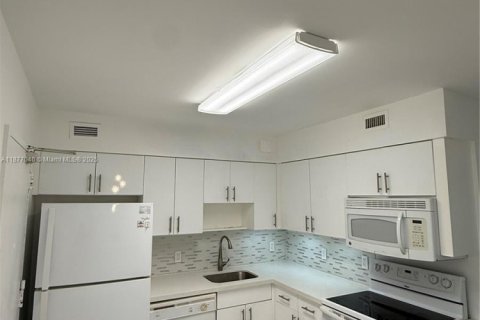 Copropriété à vendre à Miami Beach, Floride: 2 chambres, 95.69 m2 № 1931287 - photo 2