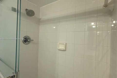 Copropriété à vendre à Miami Beach, Floride: 2 chambres, 95.69 m2 № 1931287 - photo 11