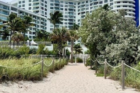 Copropriété à vendre à Miami Beach, Floride: 2 chambres, 95.69 m2 № 1931287 - photo 25