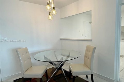 Copropriété à vendre à Miami Beach, Floride: 2 chambres, 95.69 m2 № 1931287 - photo 3