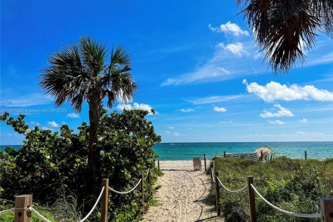 Copropriété à vendre à Miami Beach, Floride: 2 chambres, 95.69 m2 № 1931287 - photo 26