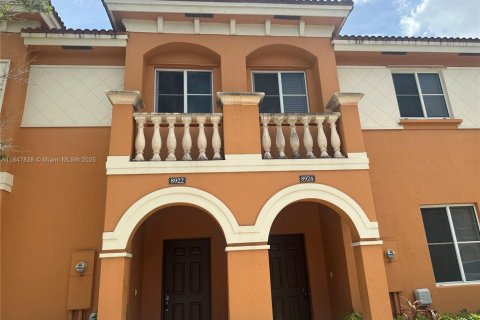 Townhouse in Miramar, Florida 3 bedrooms, 153.85 sq.m. № 1848347 - photo 1