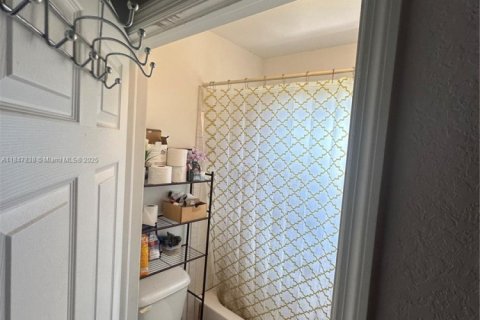 Townhouse in Miramar, Florida 3 bedrooms, 153.85 sq.m. № 1848347 - photo 14