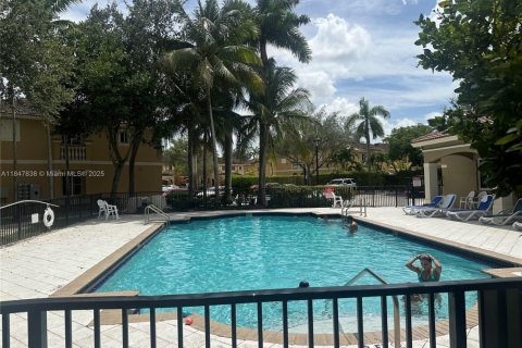 Townhouse in Miramar, Florida 3 bedrooms, 153.85 sq.m. № 1848347 - photo 11