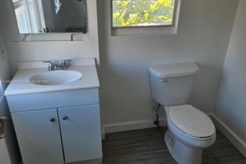 Villa ou maison à louer à Miami, Floride: 3 chambres, 259.38 m2 № 2022943 - photo 5