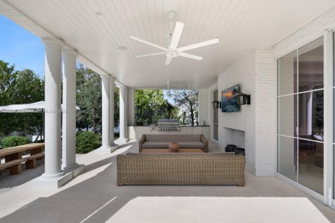 House in Coral Gables, Florida 6 bedrooms, 834.63 sq.m. № 1775209 - photo 17