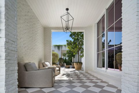 House in Coral Gables, Florida 6 bedrooms, 834.63 sq.m. № 1775209 - photo 6