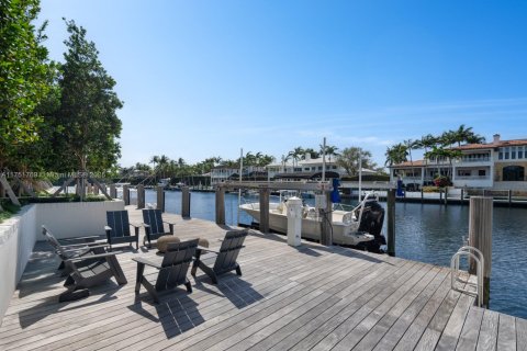 House in Coral Gables, Florida 6 bedrooms, 834.63 sq.m. № 1775209 - photo 28
