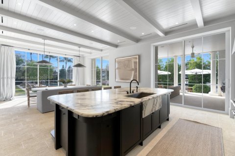House in Coral Gables, Florida 6 bedrooms, 834.63 sq.m. № 1775209 - photo 11