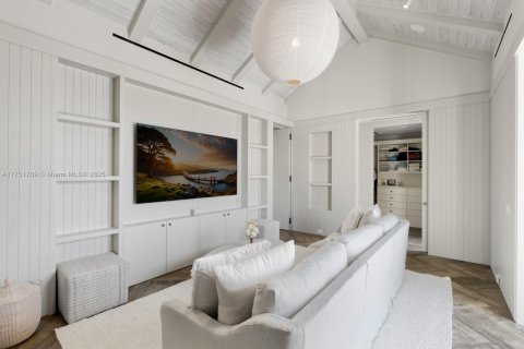 House in Coral Gables, Florida 6 bedrooms, 834.63 sq.m. № 1775209 - photo 20