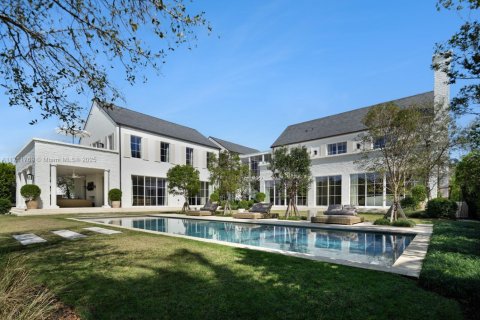House in Coral Gables, Florida 6 bedrooms, 834.63 sq.m. № 1775209 - photo 1
