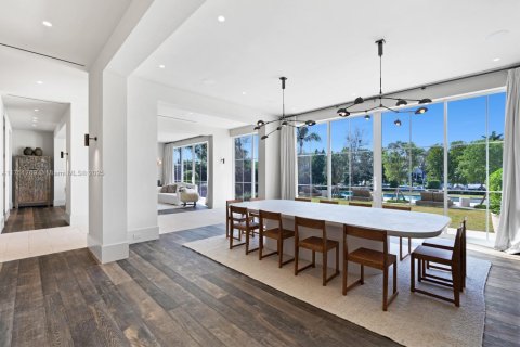 House in Coral Gables, Florida 6 bedrooms, 834.63 sq.m. № 1775209 - photo 10