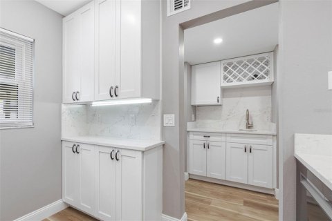 Touwnhouse à louer à Tampa, Floride: 2 chambres, 132.29 m2 № 2226279 - photo 7