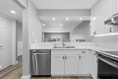 Touwnhouse à louer à Tampa, Floride: 2 chambres, 132.29 m2 № 2226279 - photo 14