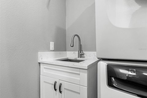 Touwnhouse à louer à Tampa, Floride: 2 chambres, 132.29 m2 № 2226279 - photo 8