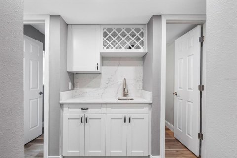 Touwnhouse à louer à Tampa, Floride: 2 chambres, 132.29 m2 № 2226279 - photo 6