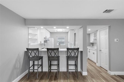 Touwnhouse à louer à Tampa, Floride: 2 chambres, 132.29 m2 № 2226279 - photo 16