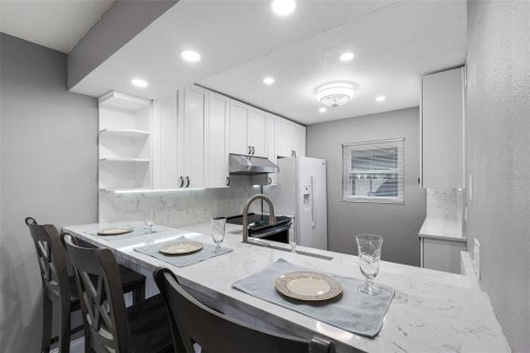 Touwnhouse à louer à Tampa, Floride: 2 chambres, 132.29 m2 № 2226279 - photo 15
