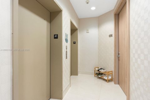 Condo in Sunny Isles Beach, Florida, 2 bedrooms № 2248528 - photo 30