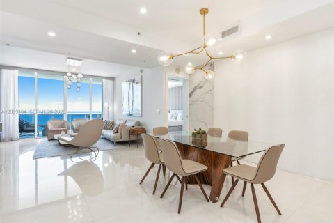 Condo in Sunny Isles Beach, Florida, 2 bedrooms № 2248528 - photo 9