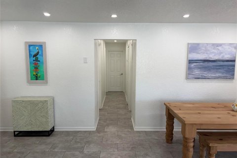 House in Dunedin, Florida 3 bedrooms, 137.77 sq.m. № 2431768 - photo 7