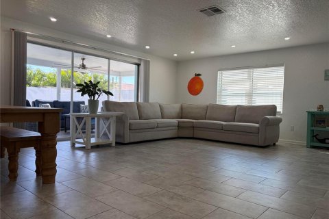 House in Dunedin, Florida 3 bedrooms, 137.77 sq.m. № 2431768 - photo 5