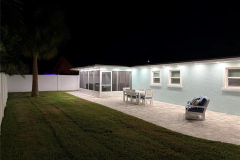 House in Dunedin, Florida 3 bedrooms, 137.77 sq.m. № 2431768 - photo 4